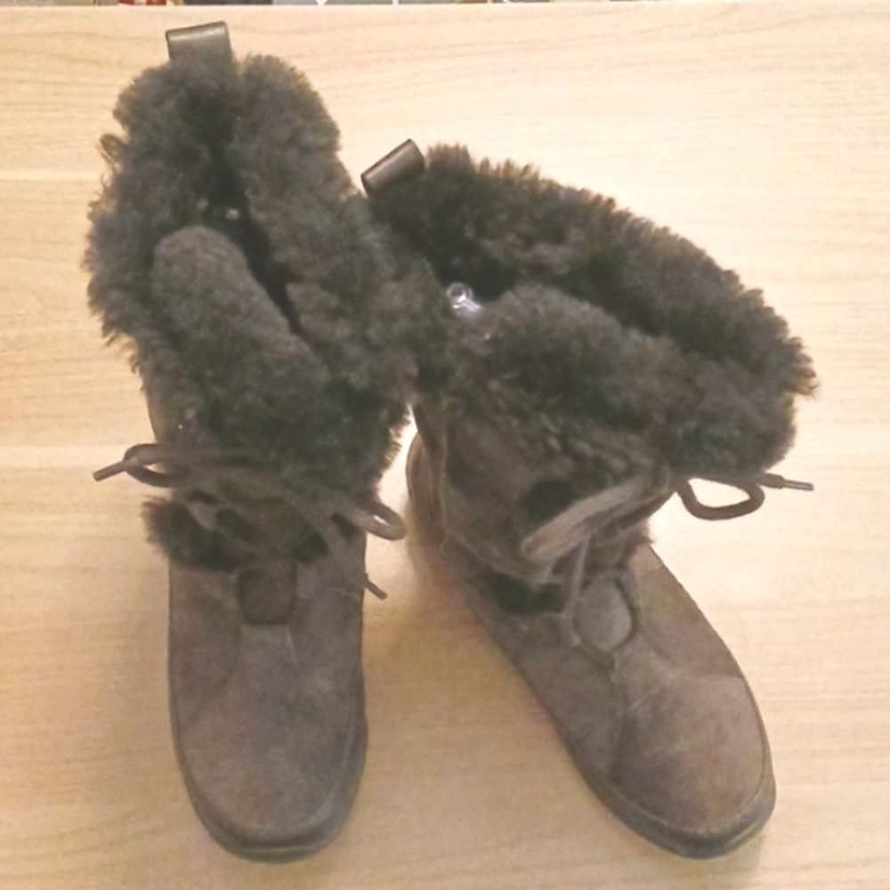 The North Face "Abby" Brown Suede Waterproof Winter Boots in Size 6